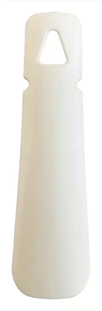Beyaz plastik ayakkabı çekeceği